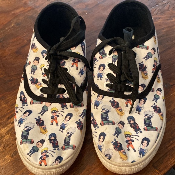 2007 Hot Topic Naruto Shippuden Low Top Sneakers white & black GUC size 7 - Picture 2 of 8